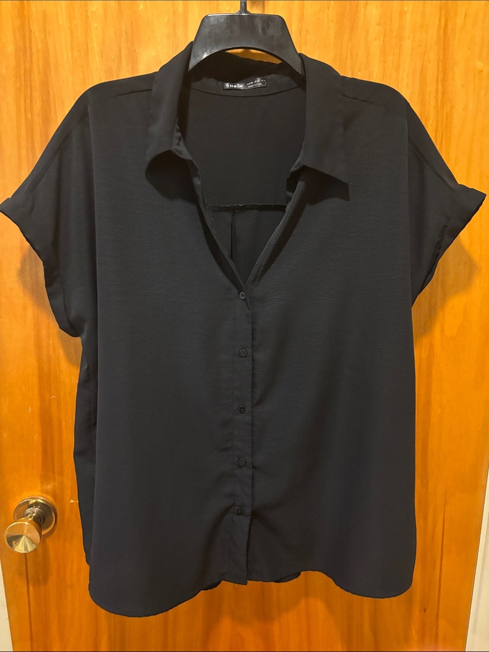 ⭐ 3 for $15
SHEIN Black Short-Sleeve Button Down Blouse